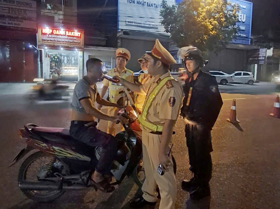 Xử lý 7 trường hợp lái xe mô tô vi phạm nồng độ cồn